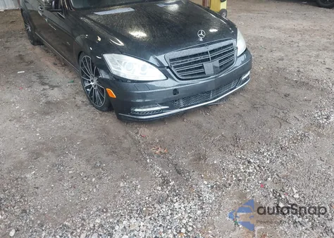 2012 Mercedes-Benz S 550 4Matic z USA, uszkodzony, nr VIN WDDNG9EB4CA422146